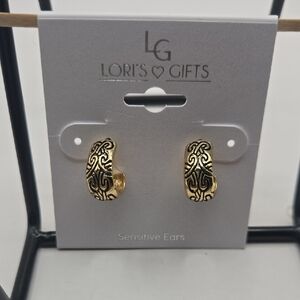 NWT Lori's Gifts Gold Hoop Earrings